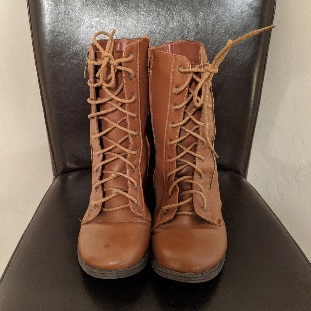 Combat boots